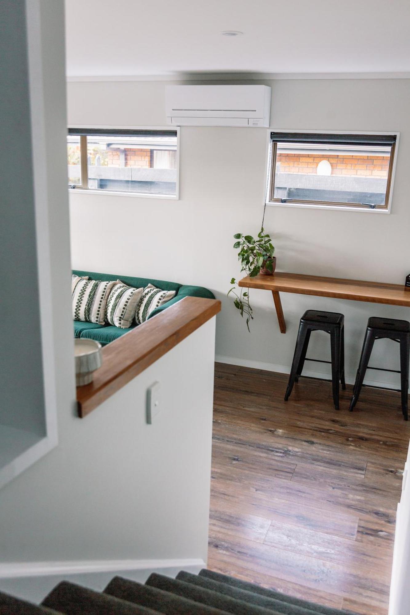 Sandbar Views Beachside Retreat - 100M From The Beach & Pets Welcome Papamoa Exterior photo