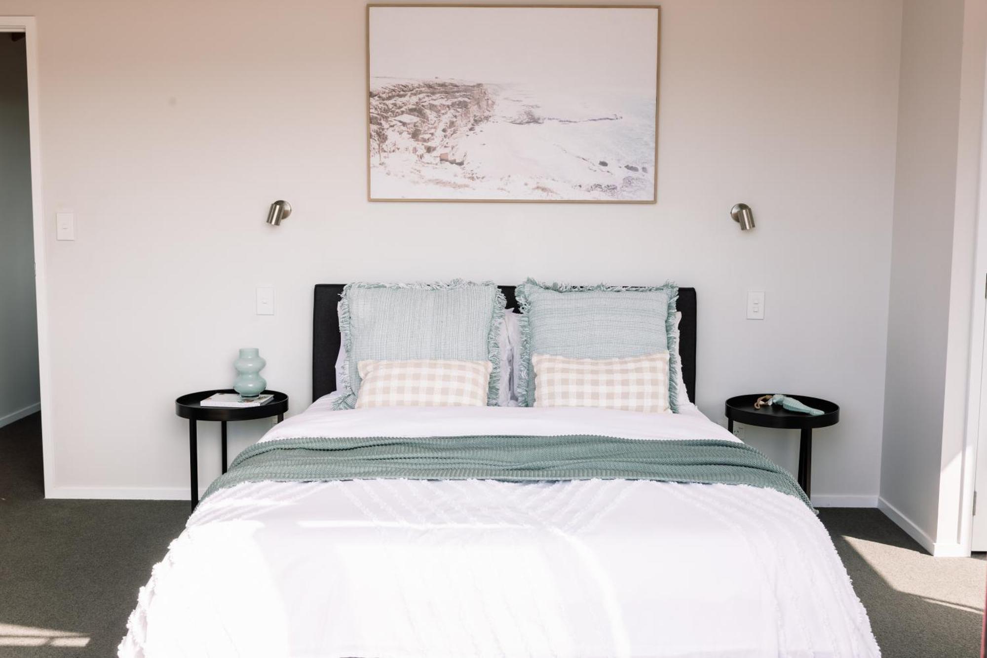 Sandbar Views Beachside Retreat - 100M From The Beach & Pets Welcome Papamoa Exterior photo